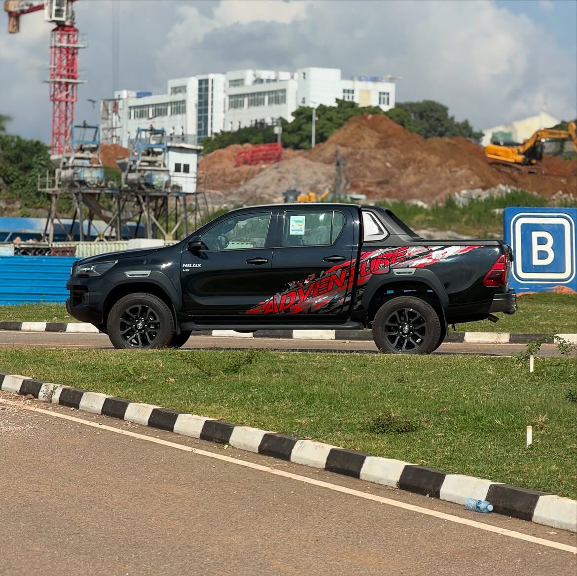 
        SUPER CLEAN BRAND NEW TOYOTA HILUX ADVENTURE 2025   ORIGINAL DUTY 📃  PRICE: 98M  ABUJA DEAL 📍  NATIONWIDE DELIVERY full         