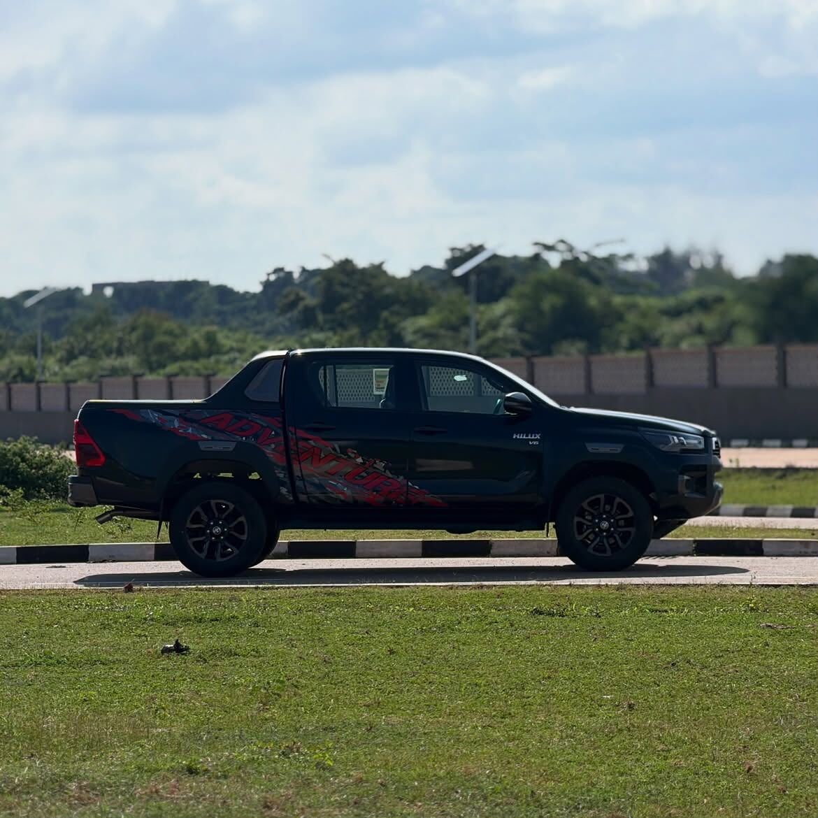 
        SUPER CLEAN BRAND NEW TOYOTA HILUX ADVENTURE 2025   ORIGINAL DUTY 📃  PRICE: 98M  ABUJA DEAL 📍  NATIONWIDE DELIVERY full         